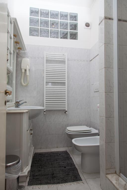Kamer met Eigen Externe Badkamer