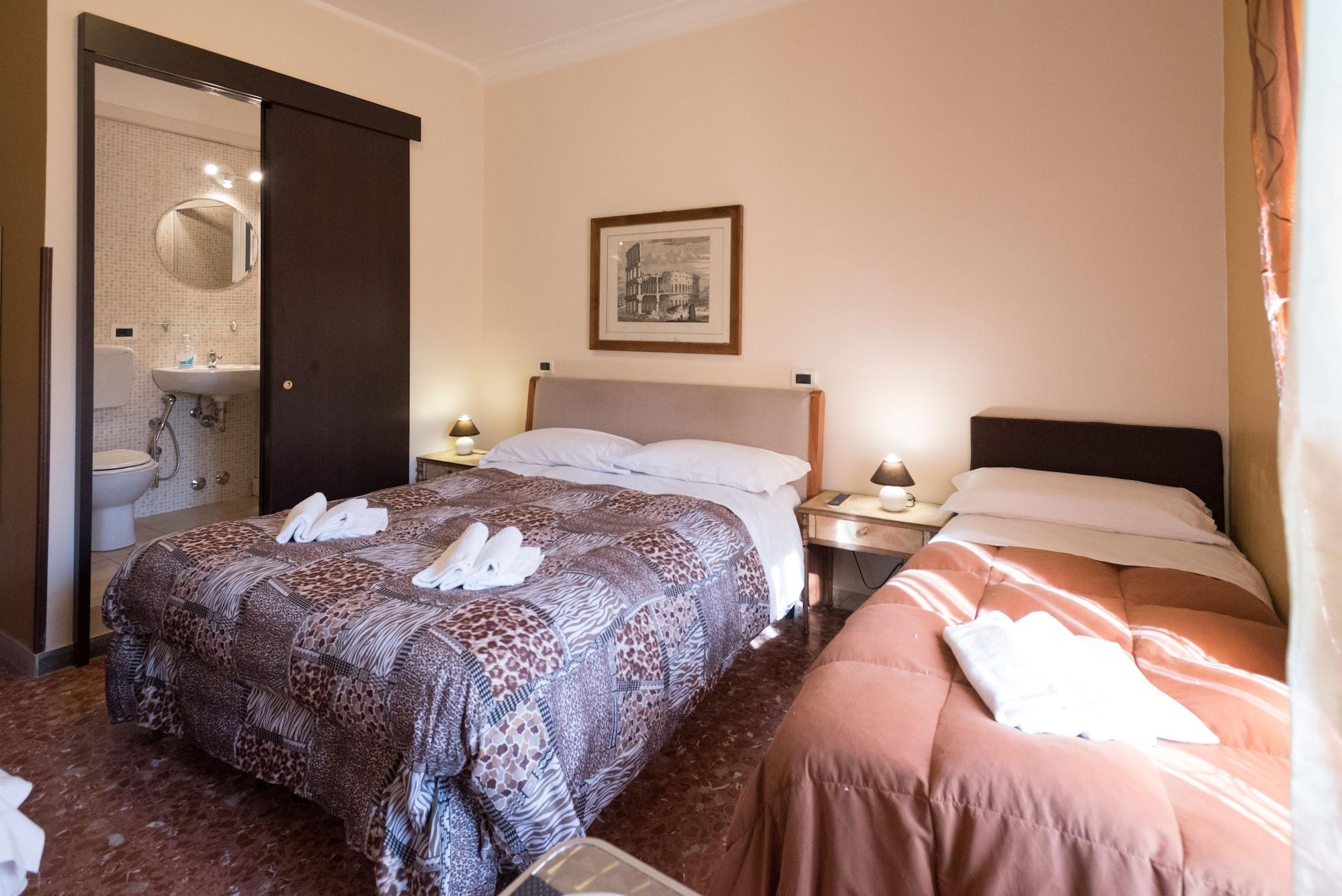 Economy Quadruple Room Private External Bathroom