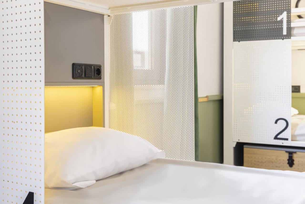 Bed 6-Bed Mixed Dormitory Room