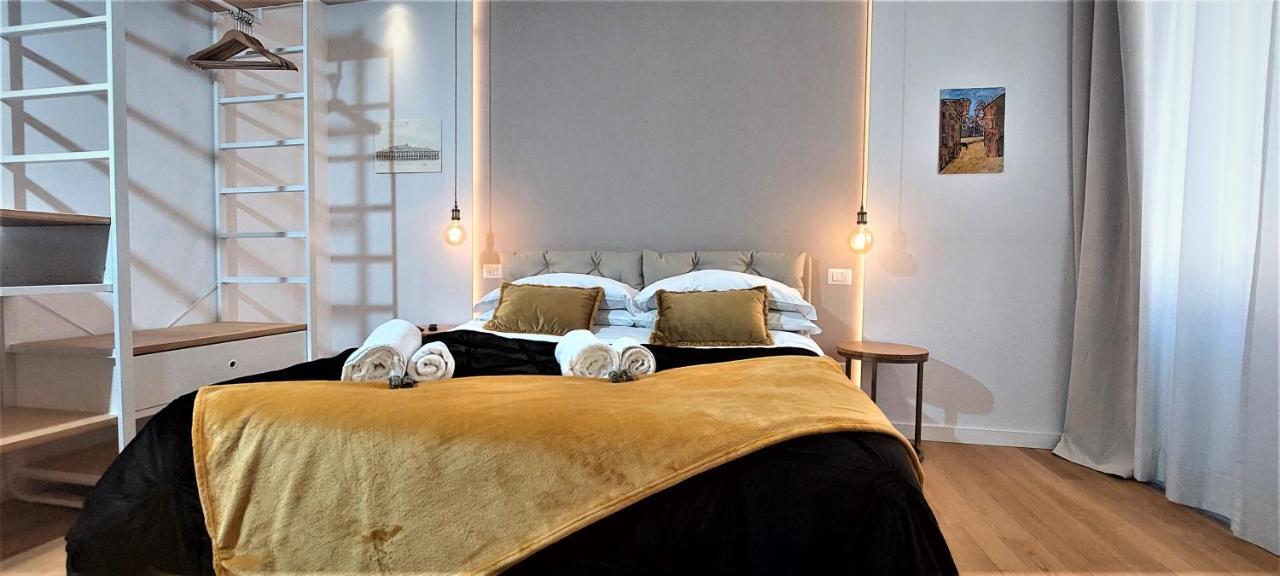 Zimmer mit Queensize-Bett und Balkon