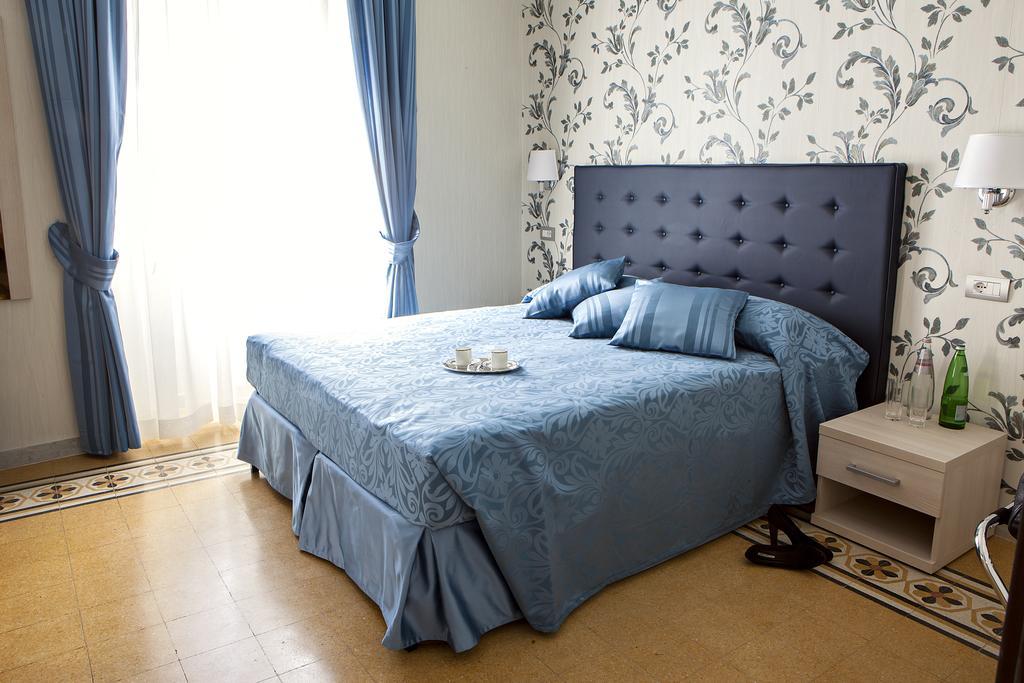 Quarto Superior com Cama de Casal ou 2 de Solteiro e Vista da Cidade