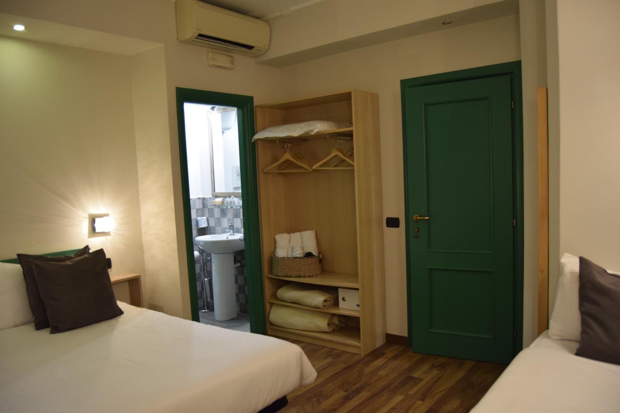 Quarto Triplo Econômico