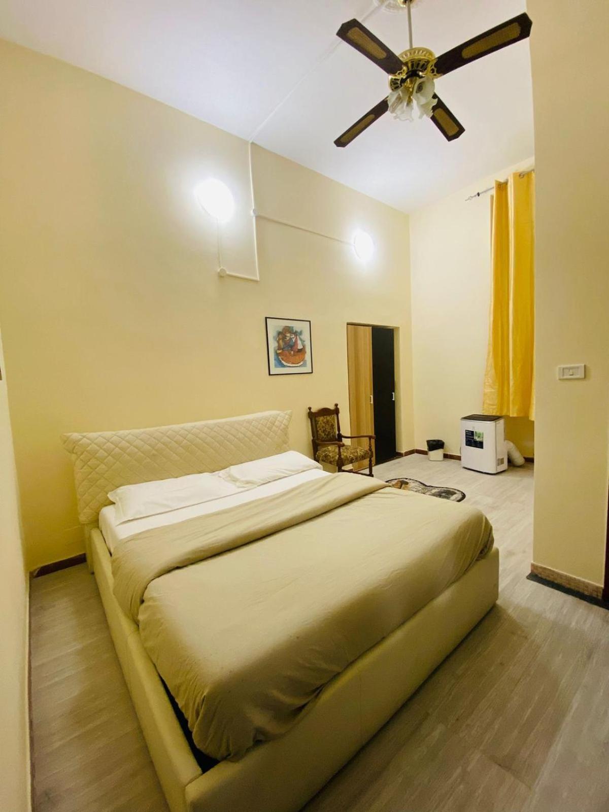 Habitación Triple Básica con baño compartido