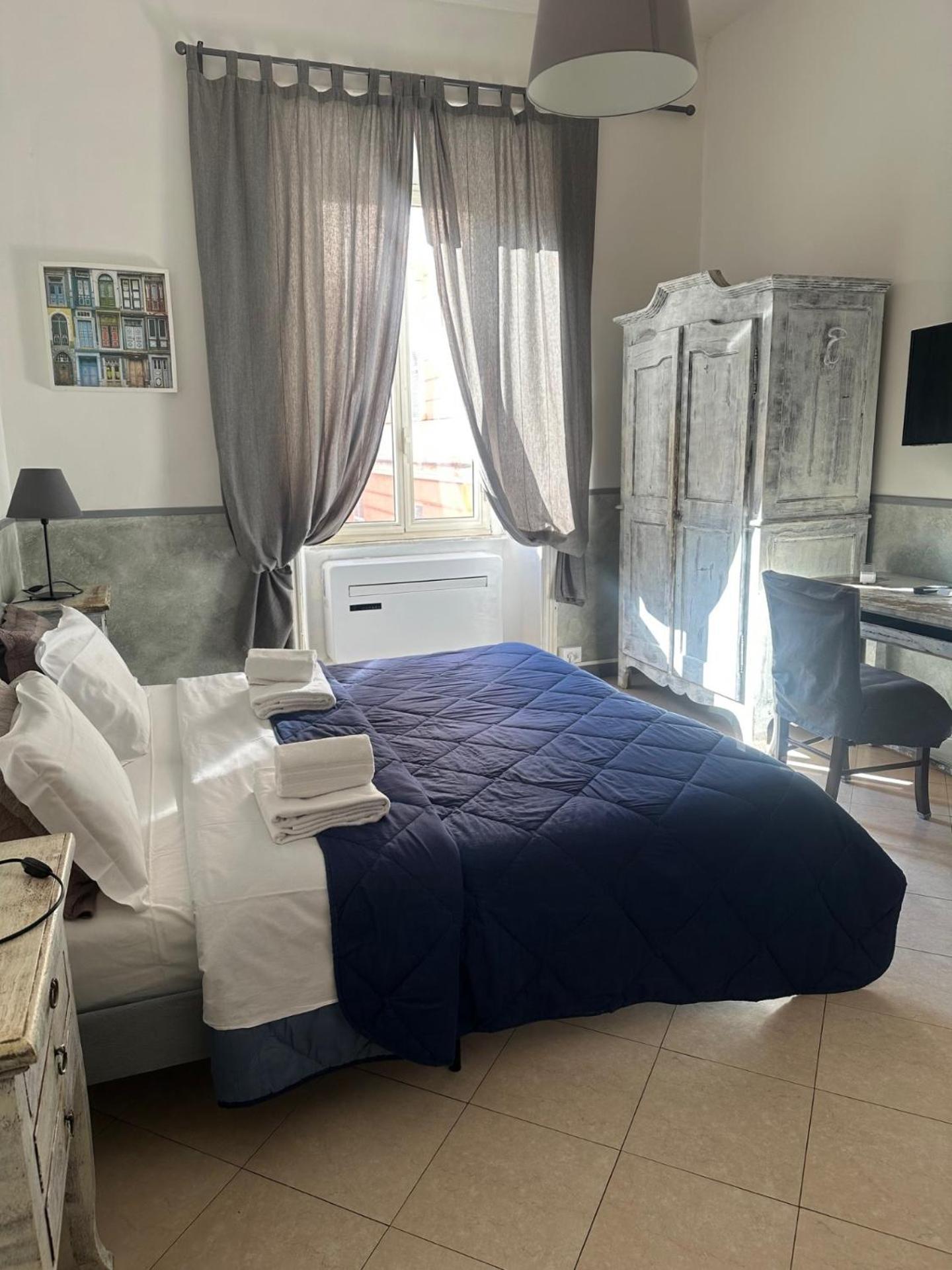Quarto Triplo com Casa de Banho Privada Externa