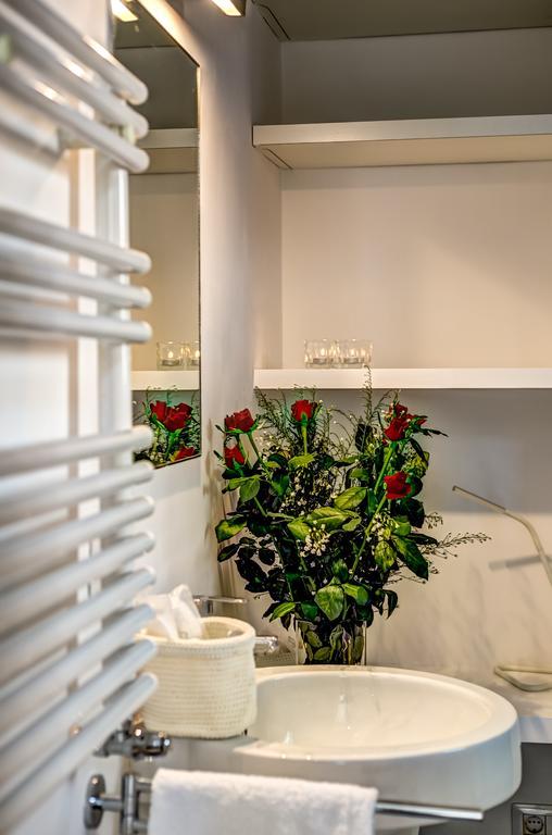 Quarto Duplo com 1 Cama de Casal Pequena