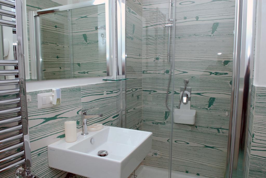 Double Room,377841691:JPEG