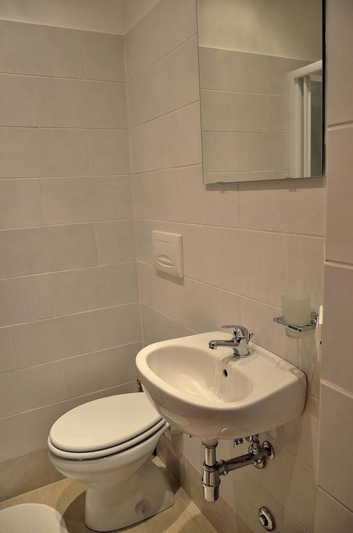 Quarto Individual com Banheiro Compartilhado