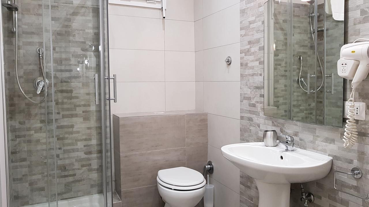 Quarto Duplo com Banheiro Privativo Externo