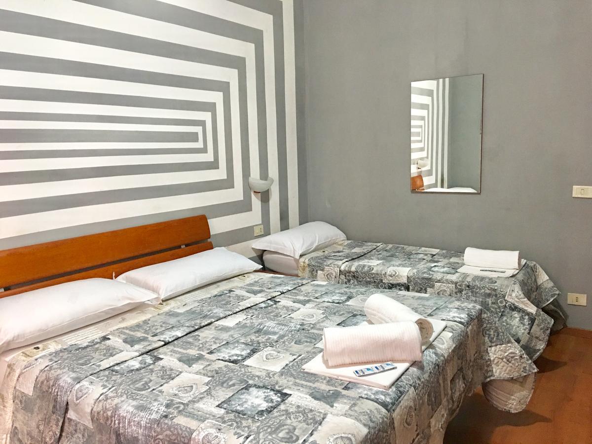 Triple Room with Outside Private Bathroom