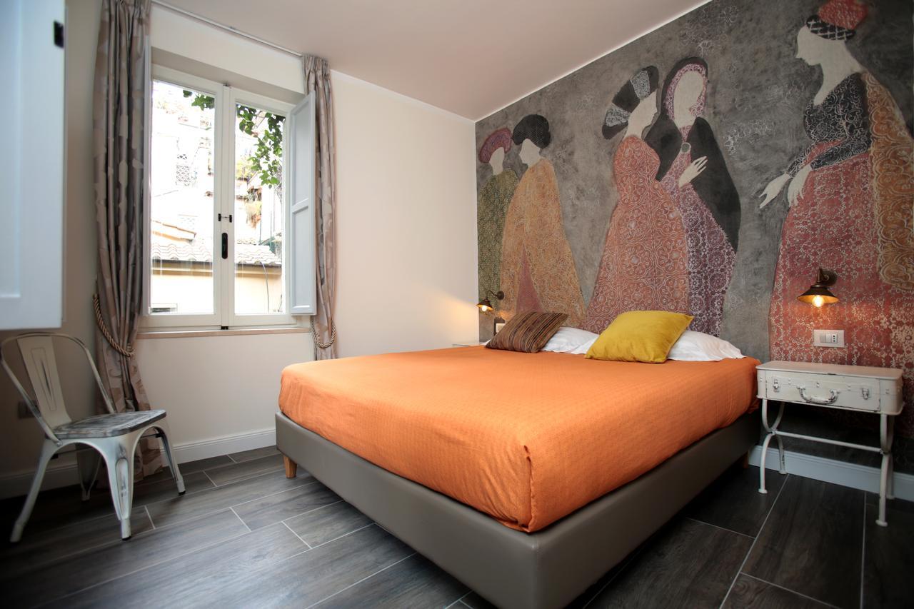 Habitación con cama extragrande.