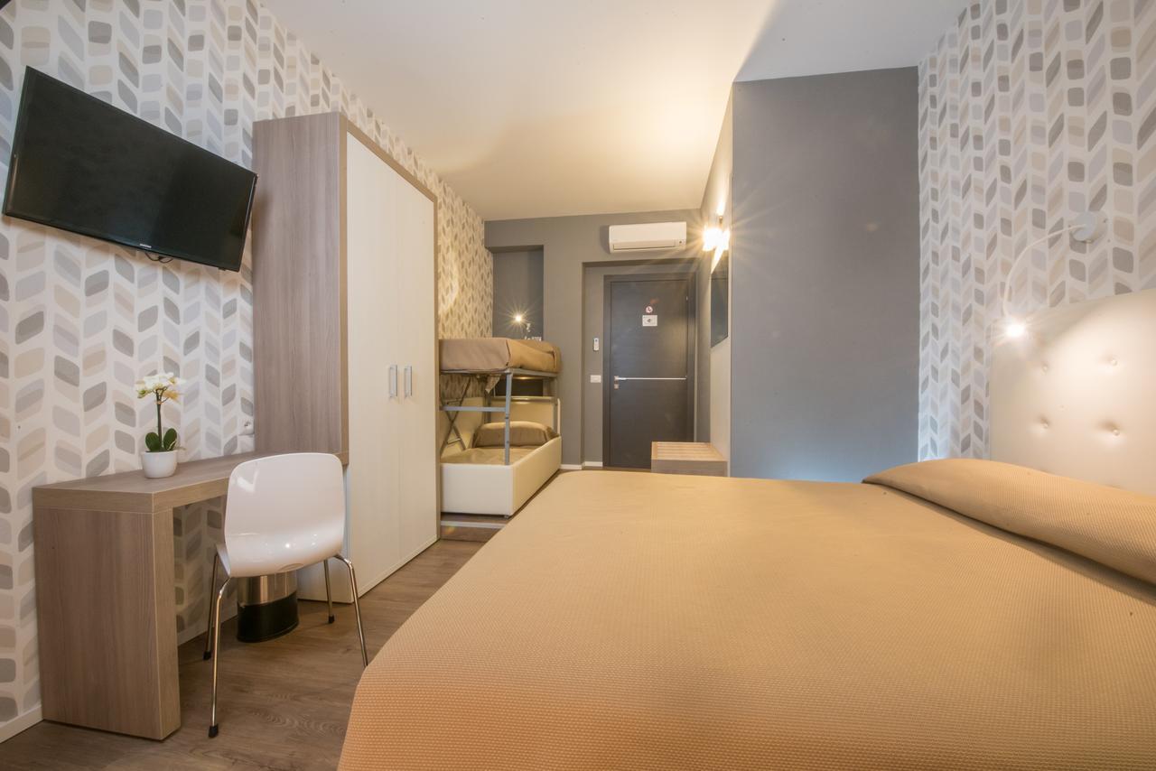 Quarto Triplo com Banheiro Privativo