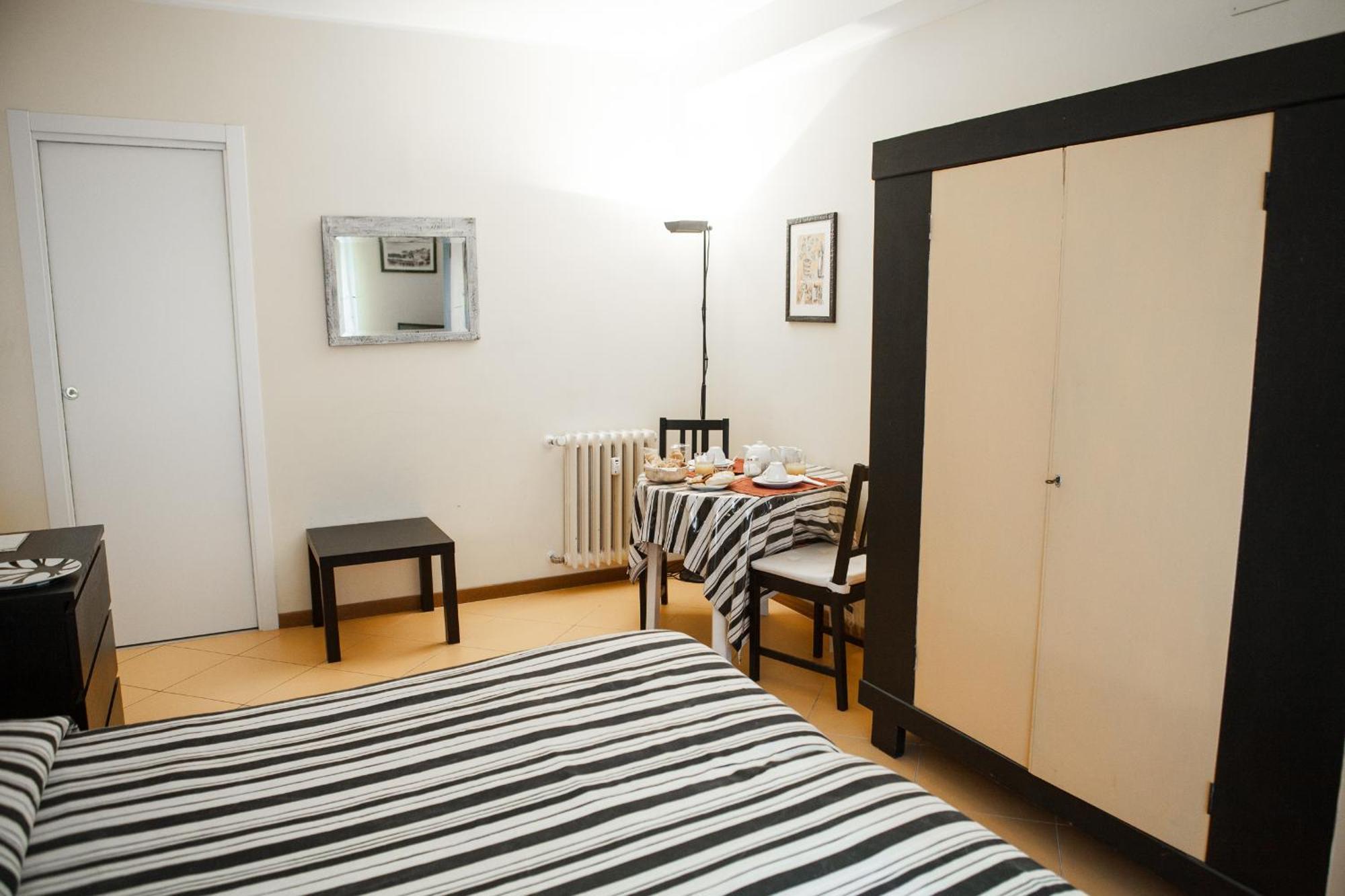 Quarto com Cama de Casal ou 2 de Solteiro