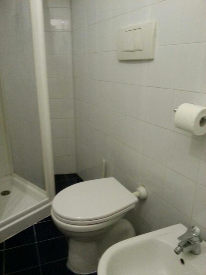 Tweepersoonskamer met een Eigen Externe Badkamer