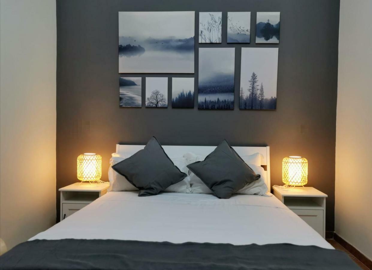 Quarto Deluxe (2 Adultos + 1 Criança)
