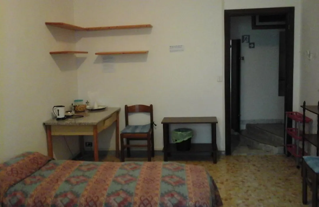 B&B Near Metro' Central Line - Only Wc In The Rooms 15 Minutes To Termini Station 20 To Spagna Square - In The Night Bus-1