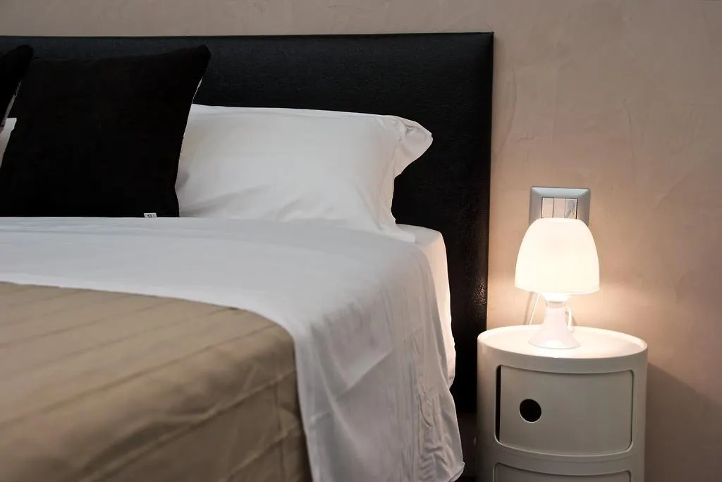 Roma Naif Rooms-1