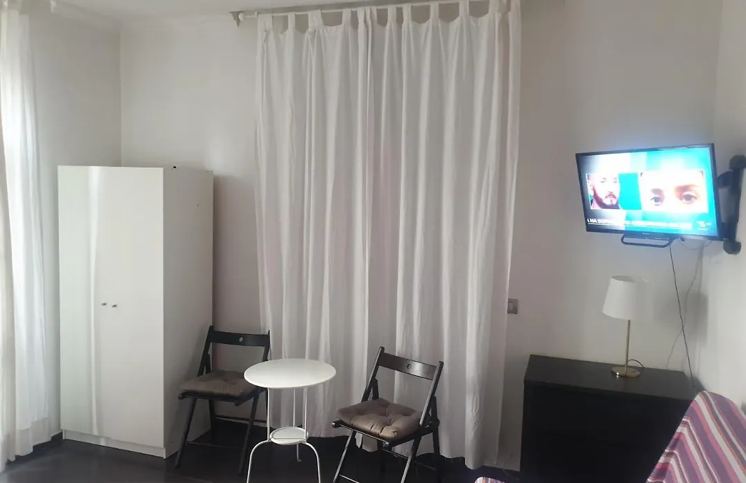 Guest House Hello Roma-1