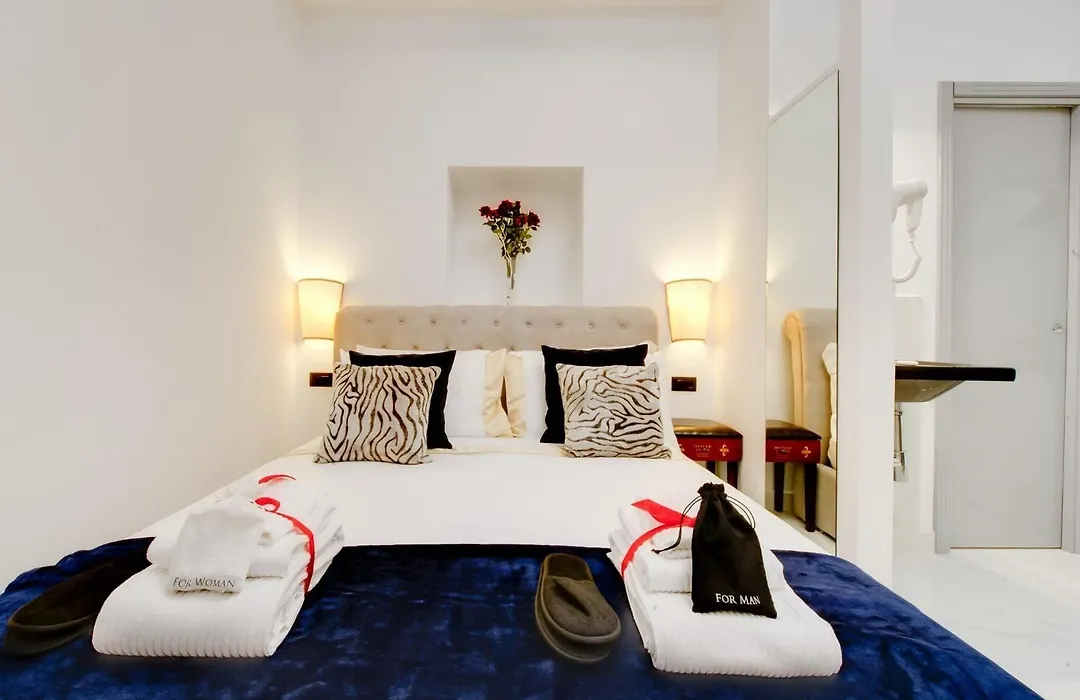Queen Palace Suites-1