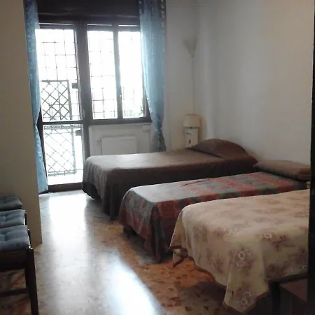 B&B Near Metro' Central Line - Only Wc In The Rooms 15 Minutes To Termini Station 20 To Spagna Square - In The Night Bus-2
