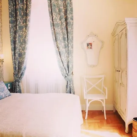Bed And Breakfast 30-2