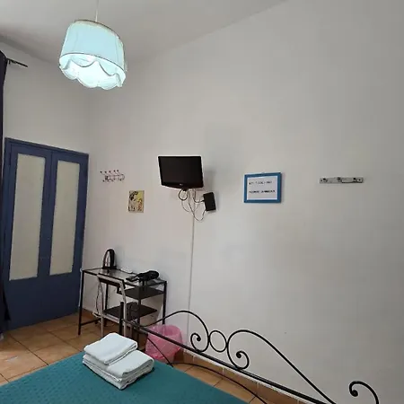 Meltin' Rome Guest House-3