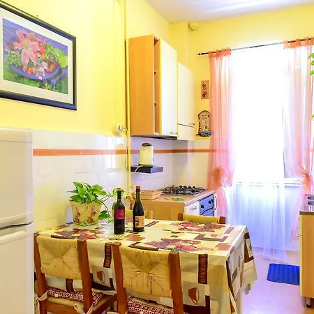 Casa Vacanza Frendy - Free Airport Transportation On Arrival If You Book An Apartment Of Minimum 3 Nights And 6 People-3