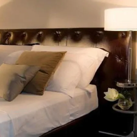 Piazza Del Gesu' Luxury Suites-3